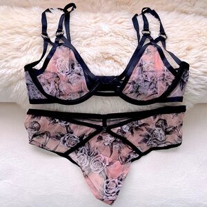 Very Sexy by Victoria's Secret Plunge Bra 32C w/Matching Cheeky Panty Size Sm.